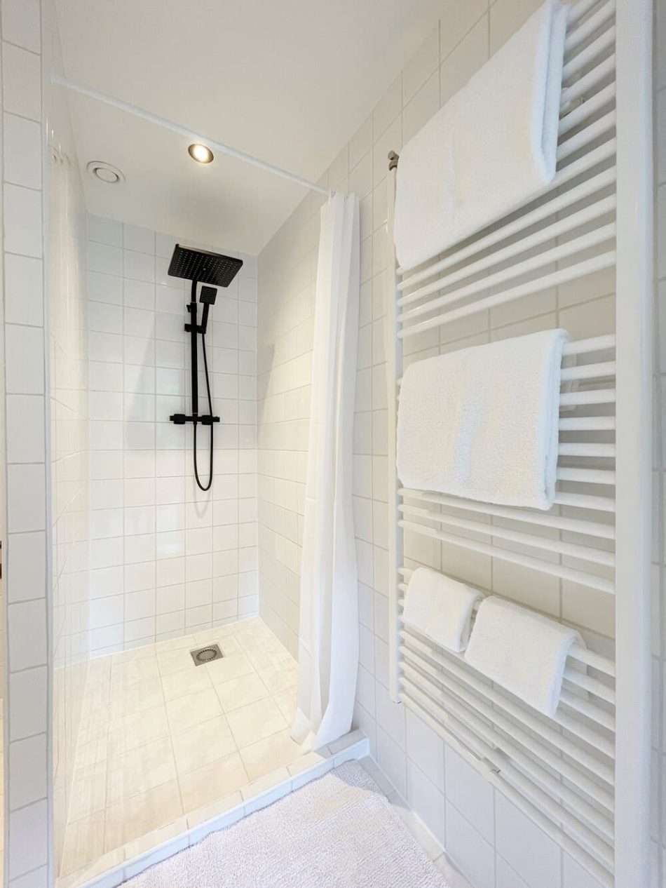 Canal View Stay Clean Bathroom 2